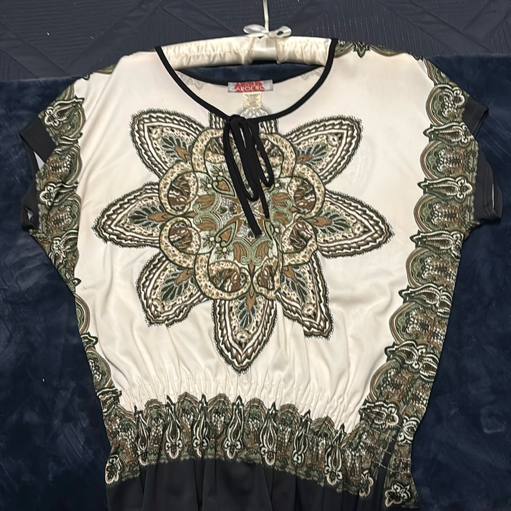 🙌 3 /$10 Sale Item! Blouse - Green, Creme & Black